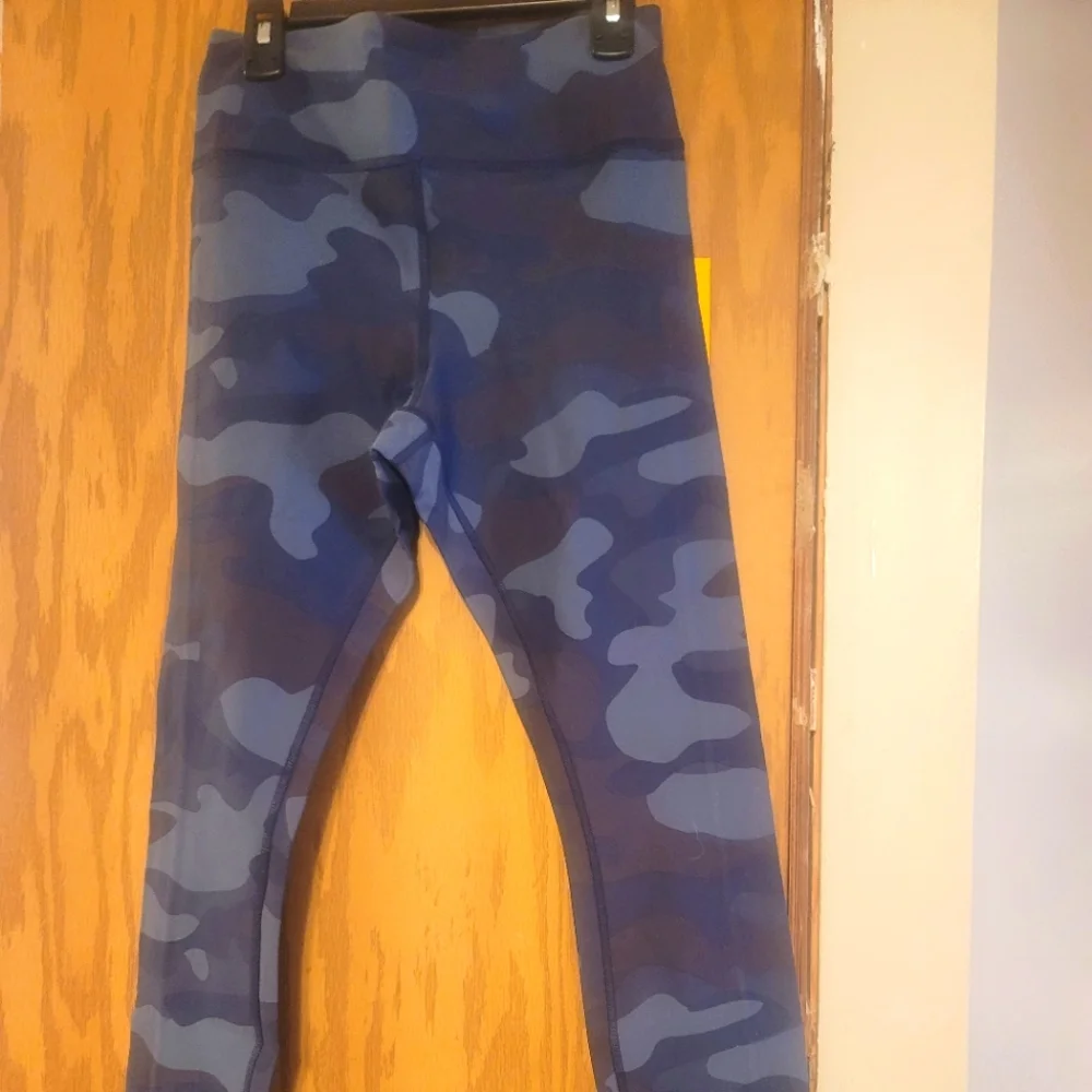 LOLE ELIANA BLUE CAMO LEGGING: $85: NWT: SZ SMALL